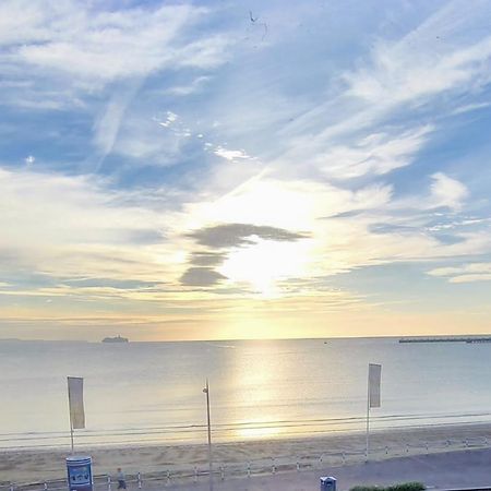 Sunrise View - Beachfront Apartment, Weymouth Buitenkant foto