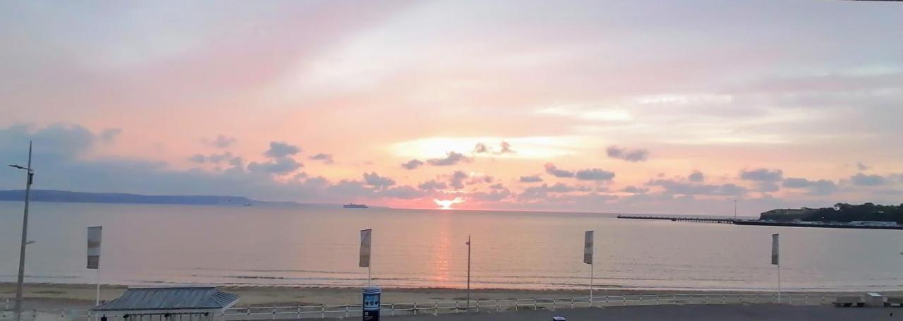 Sunrise View - Beachfront Apartment, Weymouth Buitenkant foto