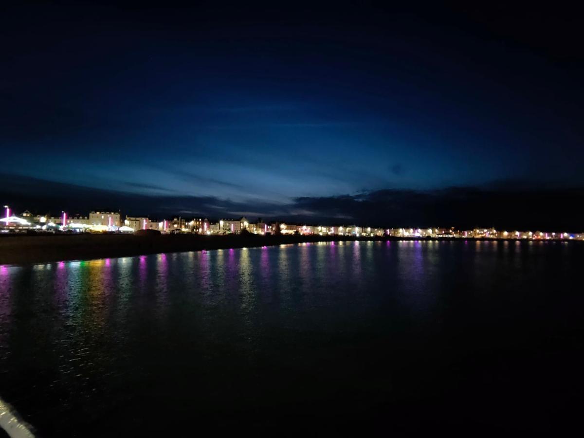 Sunrise View - Beachfront Apartment, Weymouth Buitenkant foto