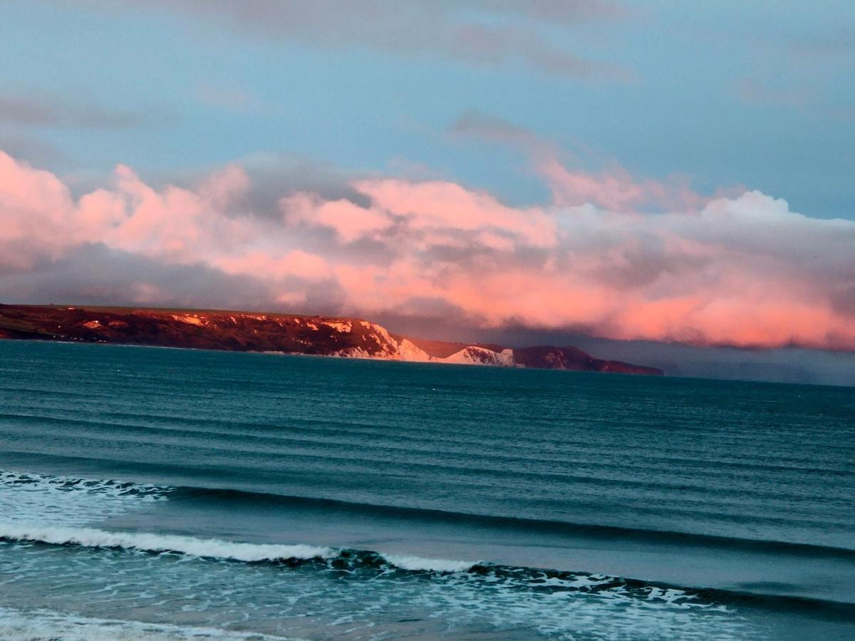 Sunrise View - Beachfront Apartment, Weymouth Buitenkant foto